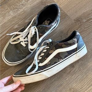 Men’s Vans Duck Camo Print Sneakers Size 10